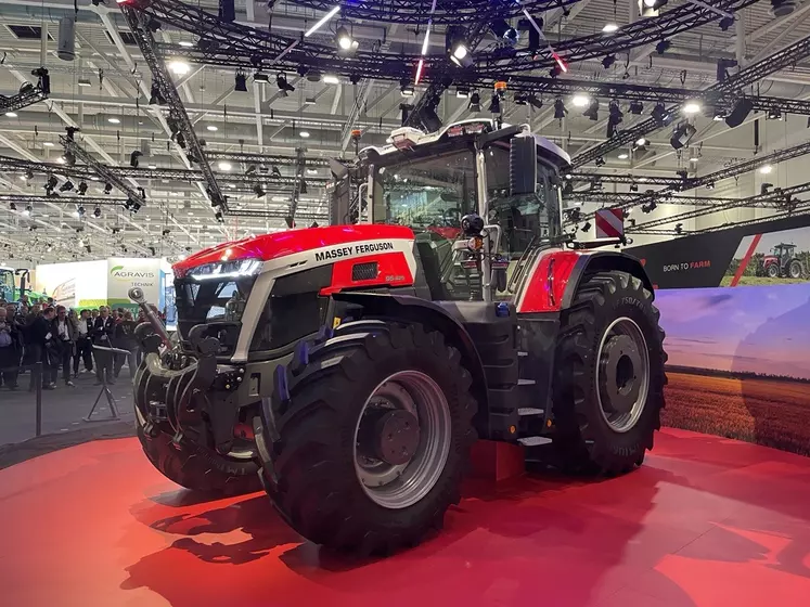 Massey Ferguson présente à Agritechnica la nouvelle gamme de tracteurs de forte puissance MF 9S.