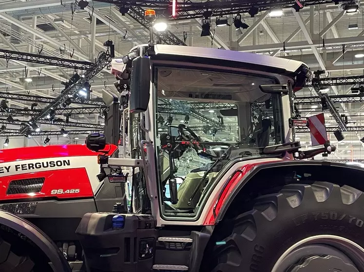 Massey Ferguson présente à Agritechnica la nouvelle gamme de tracteurs de forte puissance MF 9S.