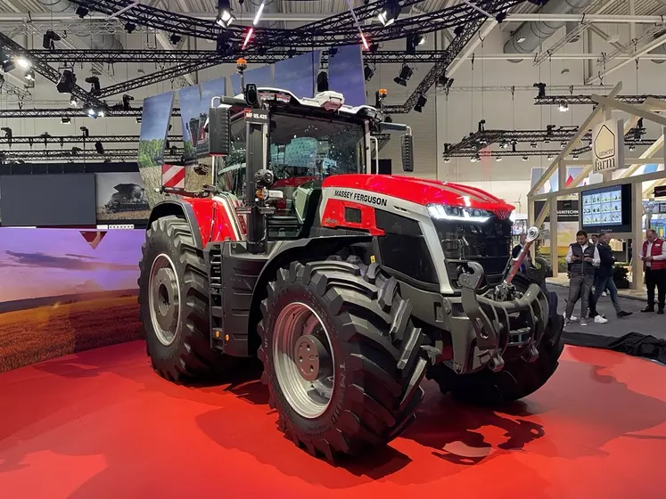 Massey Ferguson présente à Agritechnica la nouvelle gamme de tracteurs de forte puissance MF 9S.