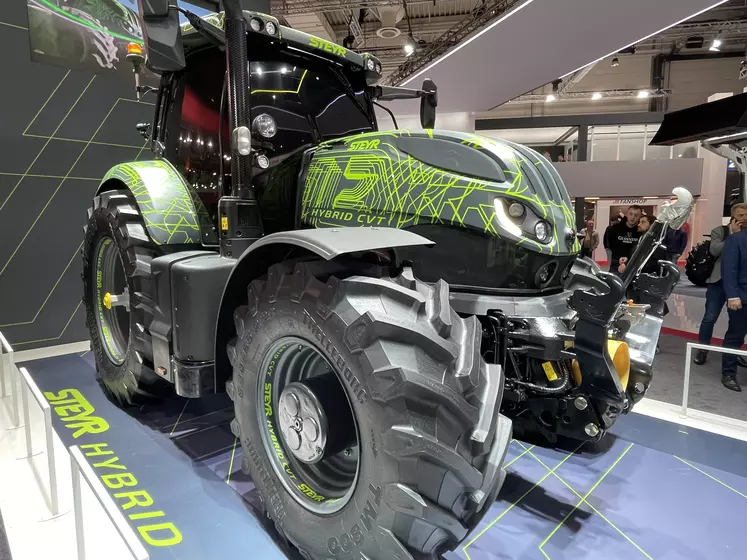 Tracteur Steyr Hybrid CVT au salon Agritechnica