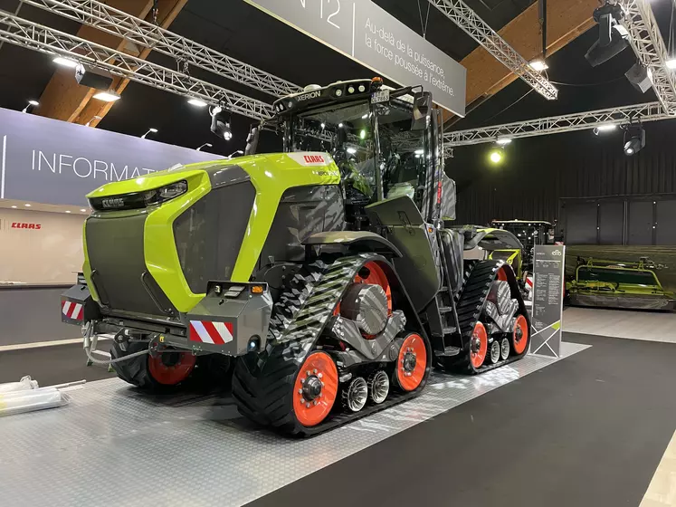 Tracteur Claas Xerion 12 au salon des ETA 2023 à Tours