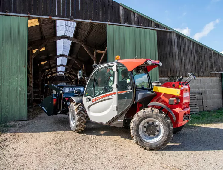 Les chargeurs télescopiques compacts disposent d’une cabine basse, accessible sans marchepied.