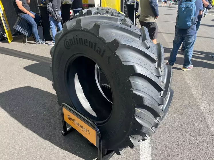 Les pneus pour chargeurs télescopiques Continental CompactMaster AG sont conçus pour les applications agricoles.