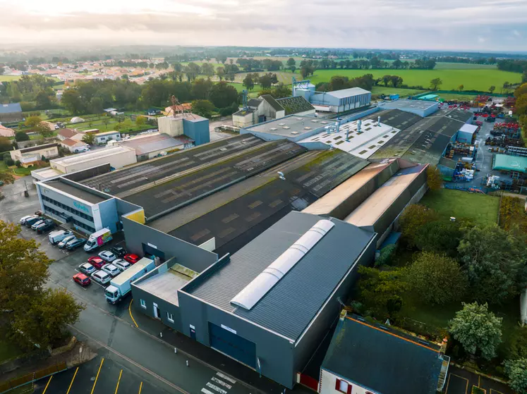L'usine Kverneland Les Landes-Genusson s'etend sur une surface de 13 500 mètres carrés.