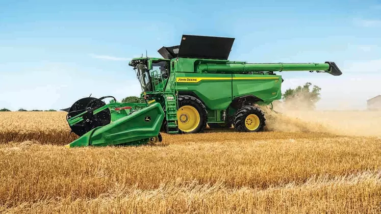 Les moissonneuses-batteuses John Deere S7 succèdent aux S700.