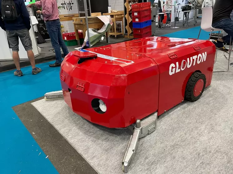 Le robot collecteur de lisier Glouton de Miro racle le lisier liquide ou légèrement pailleux (brins de 2 cm maxi) sur une largeur de 1,70 m.