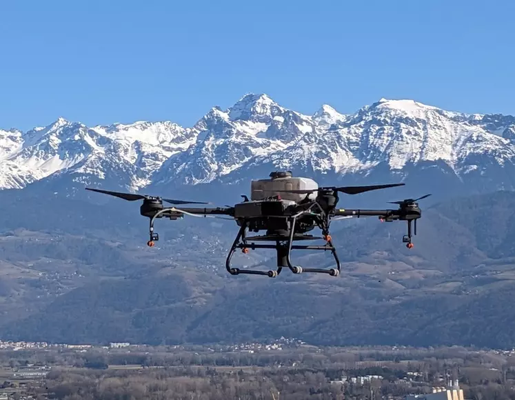 Drone Abot avec système de pulvérisation
