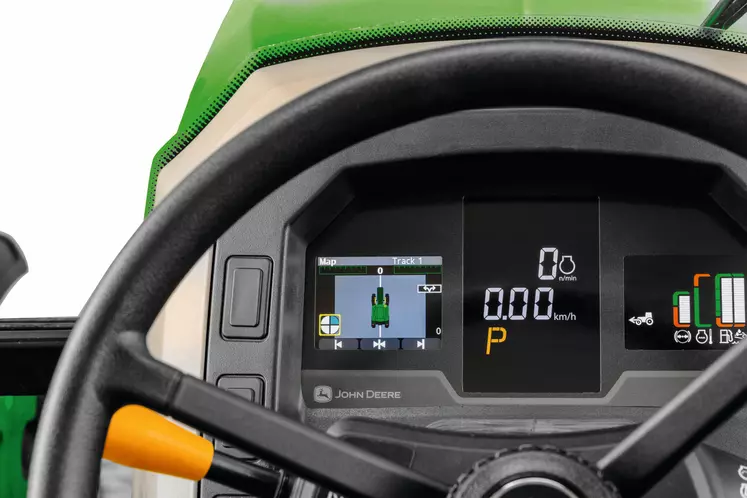 Les nouveaux tracteurs 5M de John Deere sont prédisposés à l'autoguidage en option. L'interface de guidage est située sur le tableau de bord.