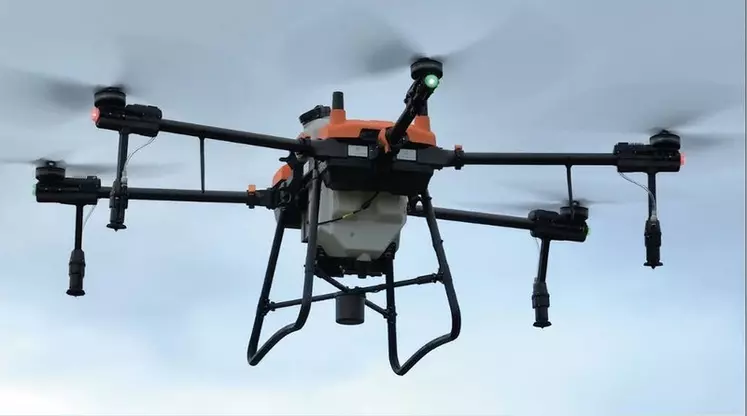 Drone AG100 d’Agrodrone en vol