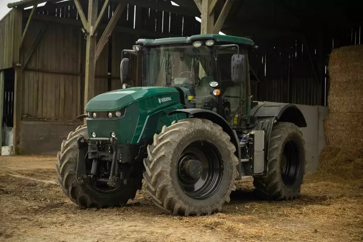 Prototype de tracteur électrique Seederal sur base de JCB Fastrac