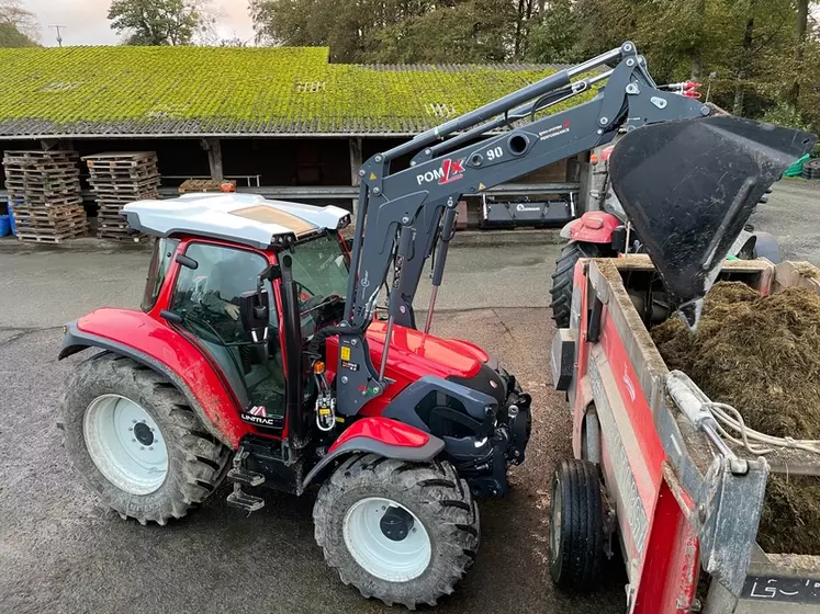 Tracteur Lindner Lintrac 115 LS avec chargeur frontal et désileuse Euromark