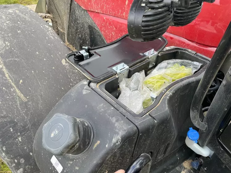 Le tracteur Case IH Puma 260 AFS Connect profite de plusieurs espaces de rangement pour les outils.