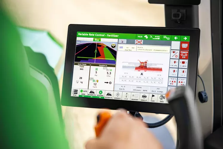Les tracteurs John Deere 6M peuvent recevoir une console Isobus G5 ou G5 Plus.