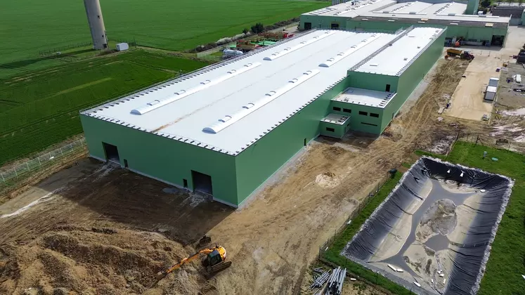 Vue aérienne du nouveau bâtiment Leboulch de La Vieille-Lyre dans l'Eure