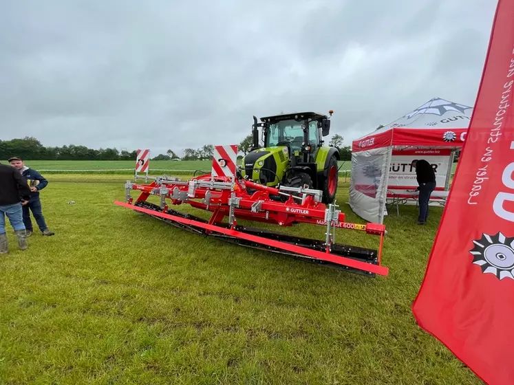 Le rouleau MasterCut 600 de Güttler est un rolofaca de 6 m.