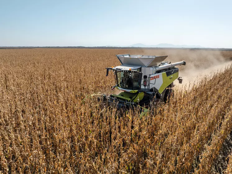 Les moissonneuses-batteuses Claas Trion 740, Trion 740 Terra Trac et Trion 740 Montana reprennent les principales caractéristiques des Trion 720 et 730.