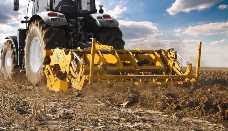 Les décompacteurs de type cracker peuvent travailler à grande profondeur, mais produisent un foisonnement important en surface.