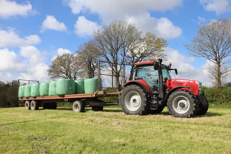 Le tracteur McCormick X6.413 P6-Drive est confortable au transport mais le mode automatique de la transmission semi-powershift n'a pas donné satisfaction.