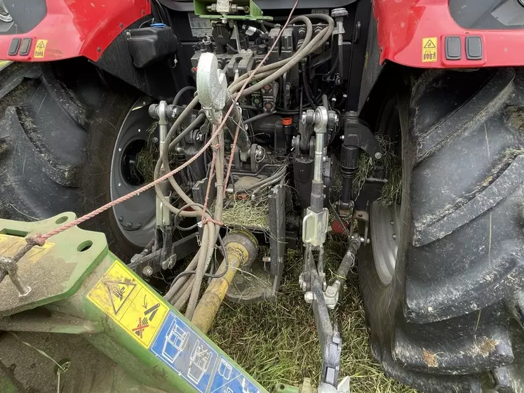 Le tracteur McCormick X6.413 P6-Drive profite d'un relevage arrière  soulevant 7 t.