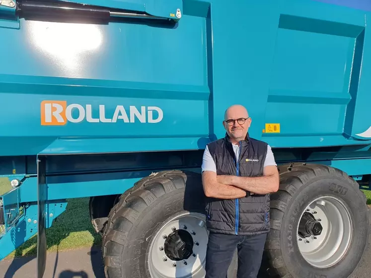 Hervé-Marie Pouliquen, directeur développement industriel chez Rolland, devant une benne monocoque Rolland 