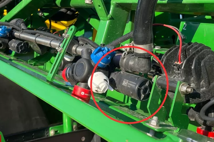 La pulvérisation ciblée See & Spray Select de John Deere est désormais proposée avec des porte-buses à pulsation PWM.