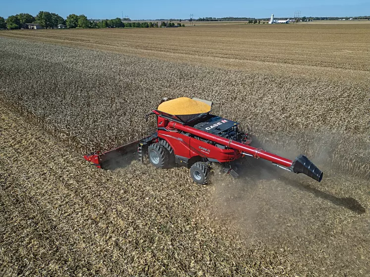 La moissonneuse-batteuse Case IH AF10 affiche la même puissance que l'AF11. 
