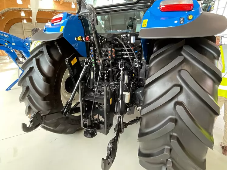 Tracteur New Holland T5 Dual Command présenté à l'usine CNH  de Basildon