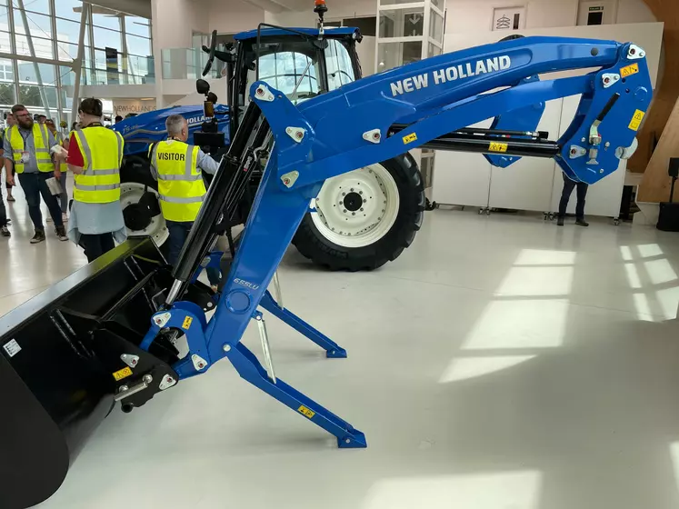 Tracteur New Holland T5 Dual Command présenté à l'usine CNH  de Basildon