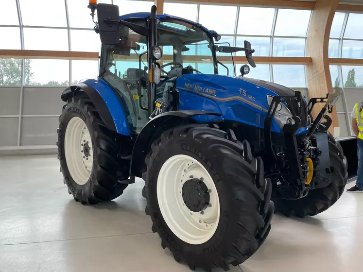 Tracteur New Holland T5 Dual Command présenté à l'usine CNH  de Basildon