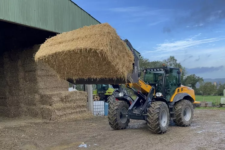 La capacité maximale de charge de la chargeuse articulée Dieci Agri Pivot T70 s’élève à 3 000 kg.