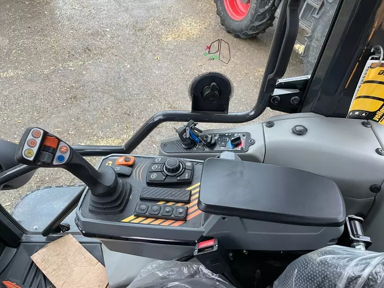 Accoudoir multifonction de chargeuse articulée Dieci Agri Pivot T70 