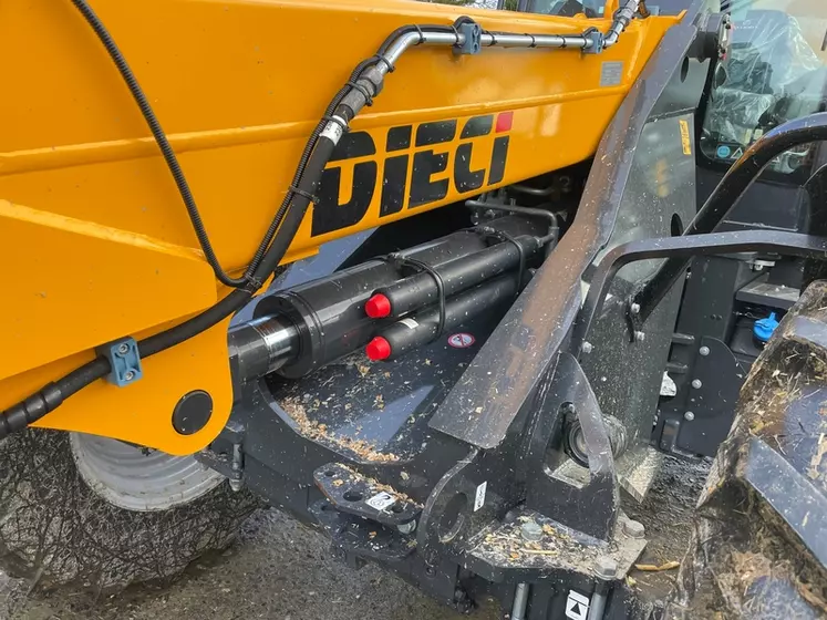 Accumulateurs à piston de la suspension de flèche de la chargeuse articulée Dieci Agri Pivot T70 