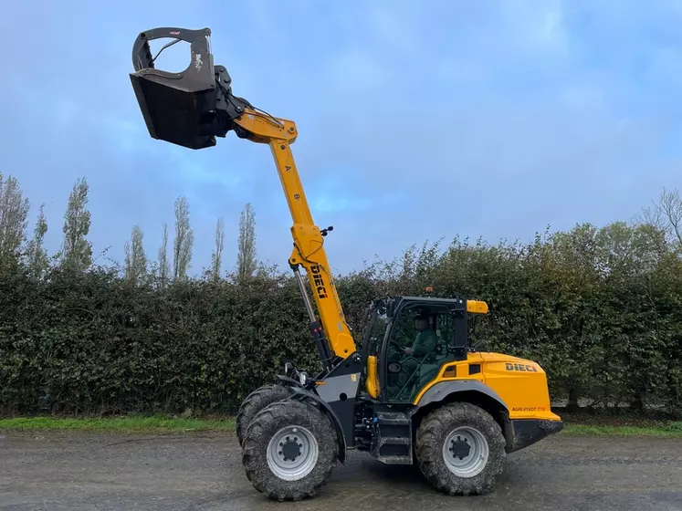 La chargeuse articulée Dieci Agri Pivot T70 lève à une hauteur maximale de 5,20 m.