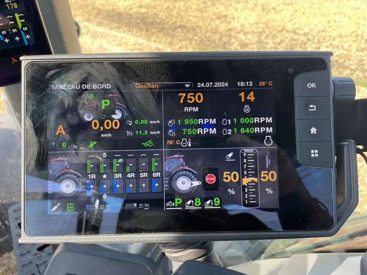 tracteur Valtra S416 intérieur cabine écran terminal tactile