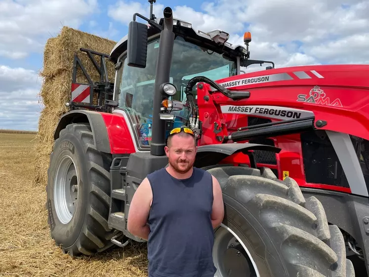 Tracteur Massey Ferguson MF 8S.305 de Damien Salley avec son salarié Nicolas Durel 