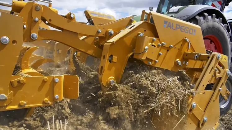 Vue du travail des dents du décompacteur cracker Skat Max d'Alpego
