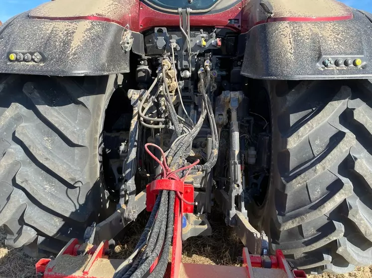 tracteur Valtra S416 relevage attelage arrière