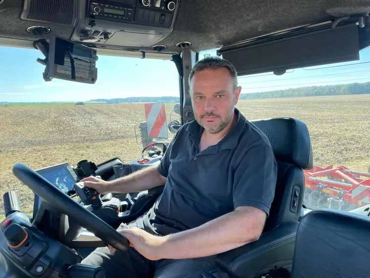 tracteur Valtra S416 intérieur cabine