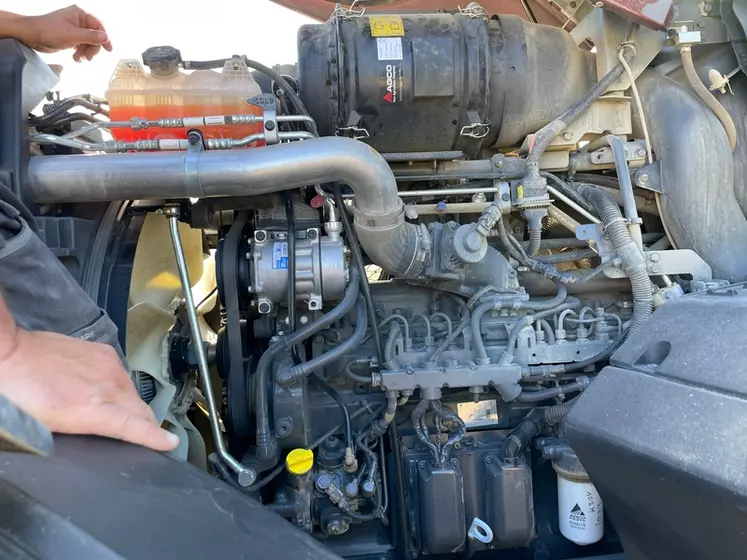 tracteur Valtra S416 intérieur cabine entretien