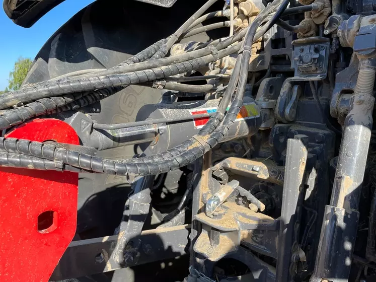 tracteur Valtra S416 relevage attelage arrière