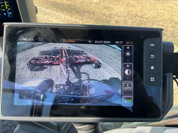 tracteur Valtra S416 intérieur cabine écran terminal tactile