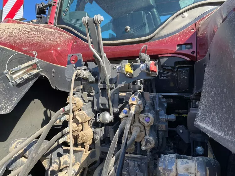 tracteur Valtra S416 relevage attelage arrière