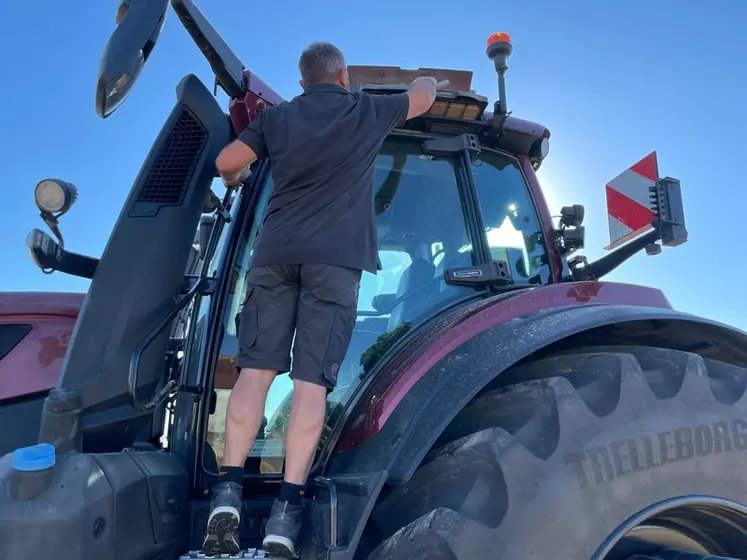 tracteur Valtra S416 intérieur cabine entretien