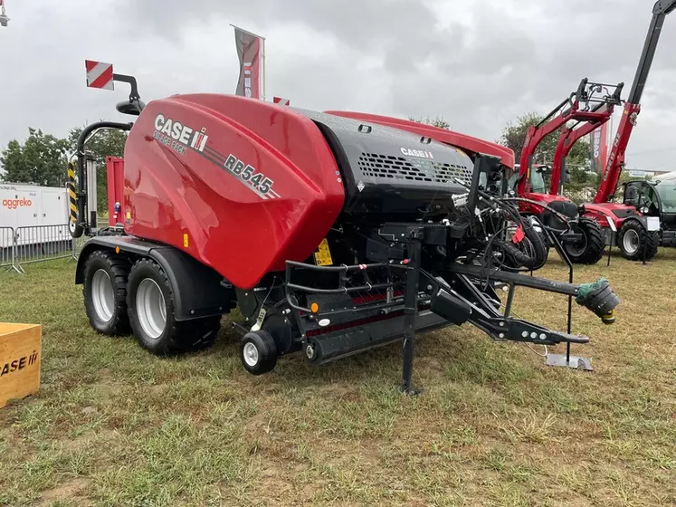 La presse-enrubanneuse RB 545 Silage Pack de Case IH gagne en débit de chantier.