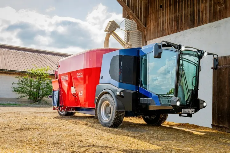 <em class="placeholder">La nouvelle gamme de mélangeuses automotrices Siloking eTruck assure deux à quatre mélanges sans recharger.</em>