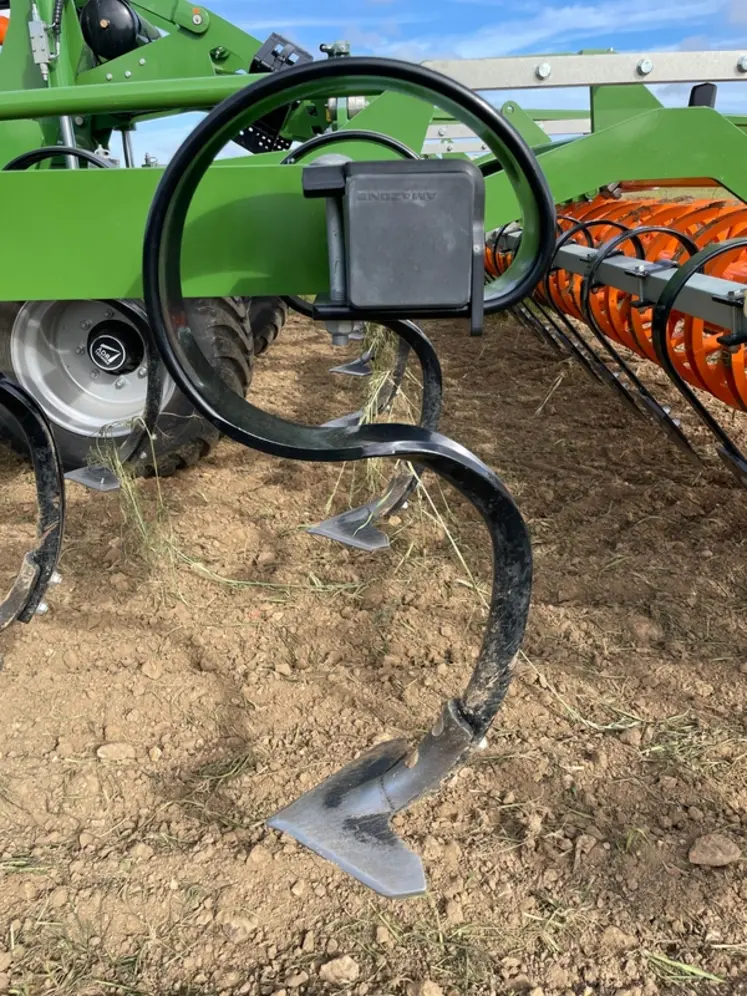 <em class="placeholder">Dent vibrante du déchaumeur à dents traîné Amazone Cobra 7000-2TX</em>