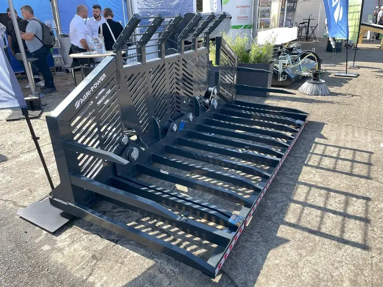 <em class="placeholder">Fourche à ensilage Agri-Power 3500XL au Space 2024</em>