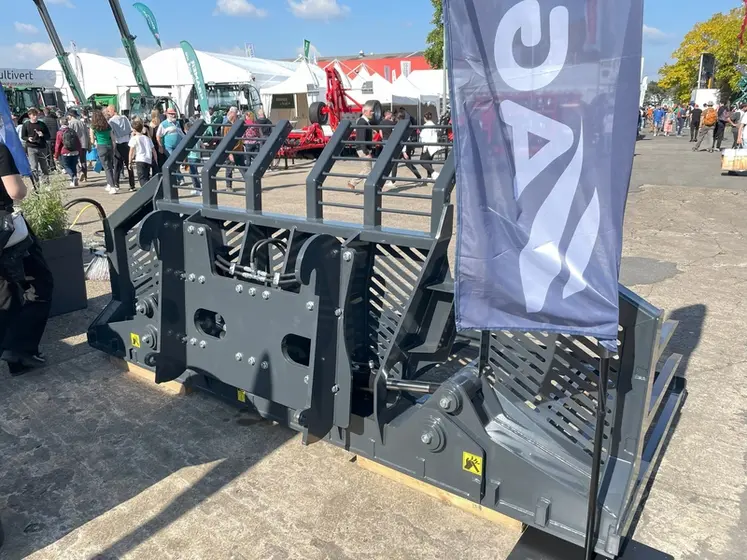 <em class="placeholder">Système d&#039;accrochage de fourche à ensilage Agri-Power 3500XL d&#039;Agriest au Space 2024</em>