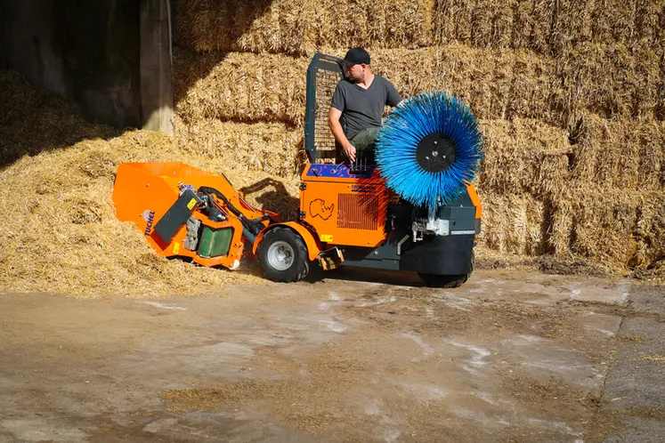 <em class="placeholder">Certains automoteurs proposent un chargement autonome de leur caisse de paillage. </em>