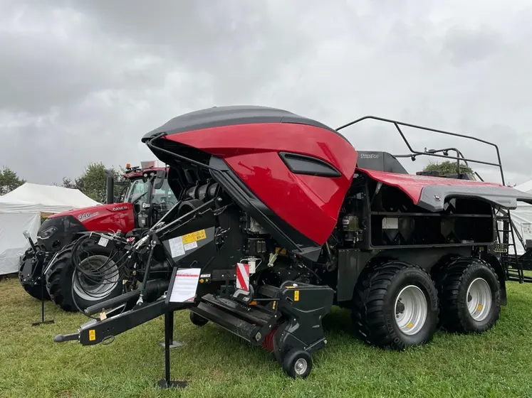 <em class="placeholder">Presse à balles cubiques Case IH</em>